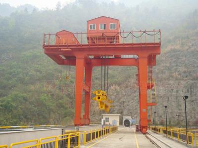 壩頂門式起重機(jī)